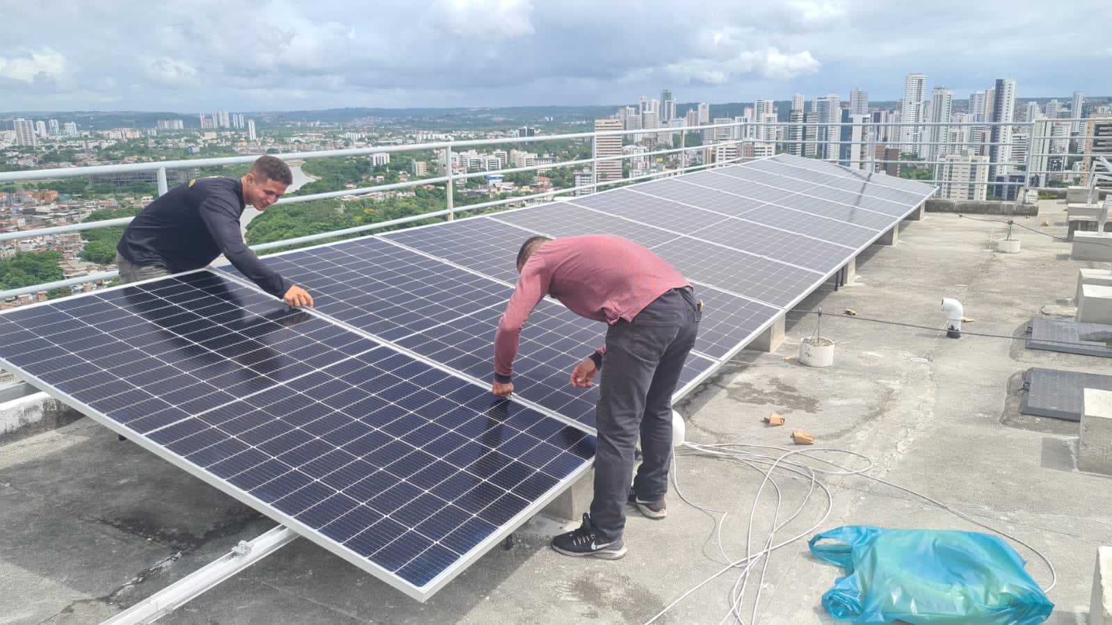 Instalação sobre laje no alto de um edifício no Recife